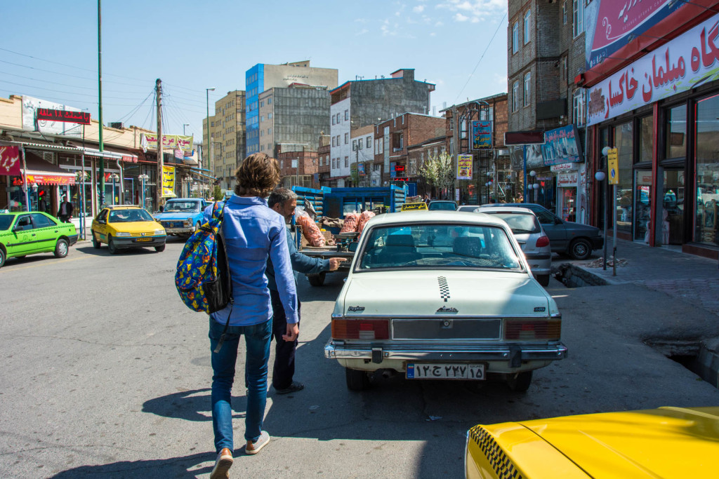 A taxi stand in Osku, part of how to get to Kandovan from Tabriz