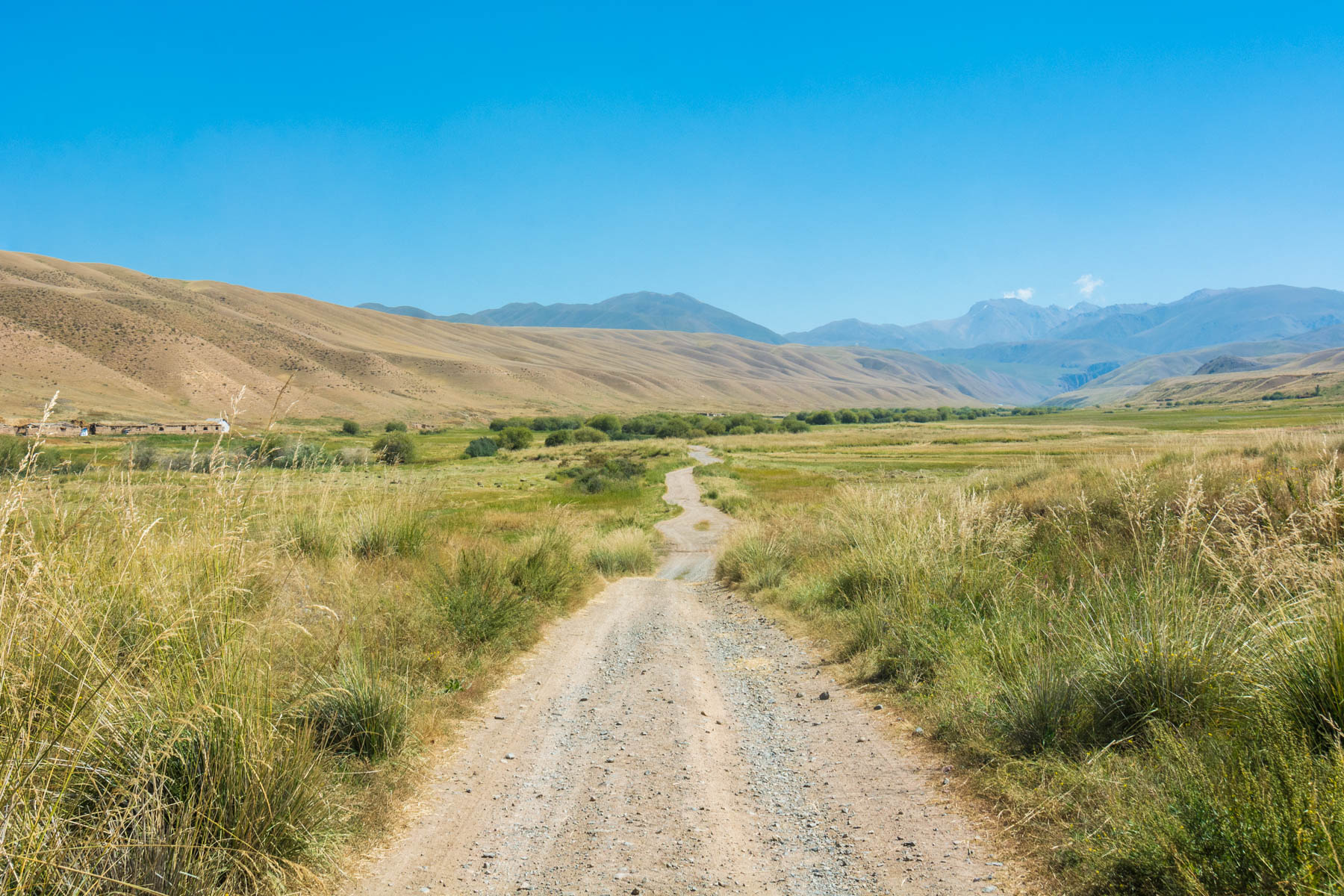 On the road to Song Kul lake in Kyrgyzstan - Lost With Purpose