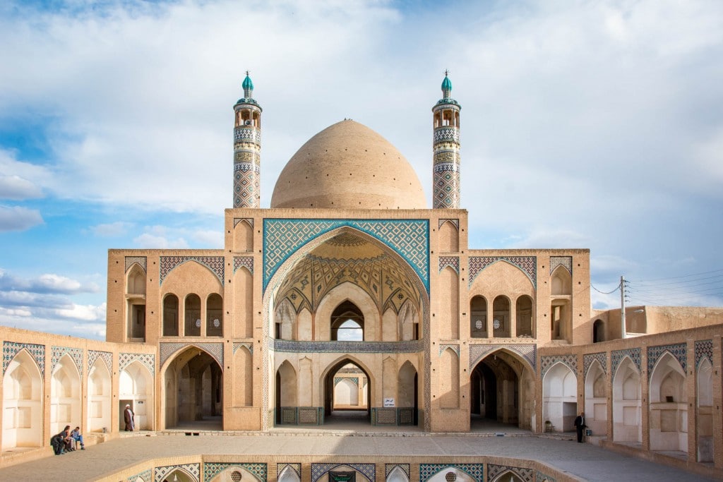 The Ultimate Two Week Iran Itinerary - Lost With Purpose