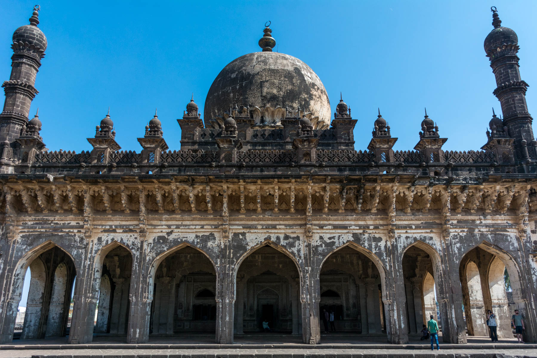 Off the beaten track places to visit in Karnataka, India - A tomb at Ibrahim Rauza in Bijapur, India - Lost With Purpose