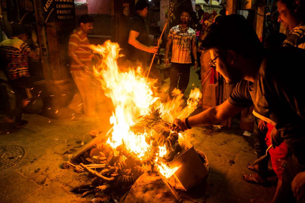 Complete Guide To Playing Holi In Varanasi - Lost With Purpose