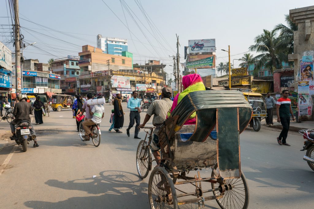 Crossing The India - Bangladesh Border At Petrapole And Benapole | Lost ...