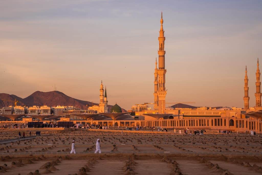 Family-friendly hotels in Madinah should be close to attractions like the Al Baqi cemetery